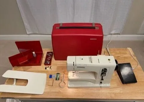 Macchina a coda BERNINA Record 830 - 1/4